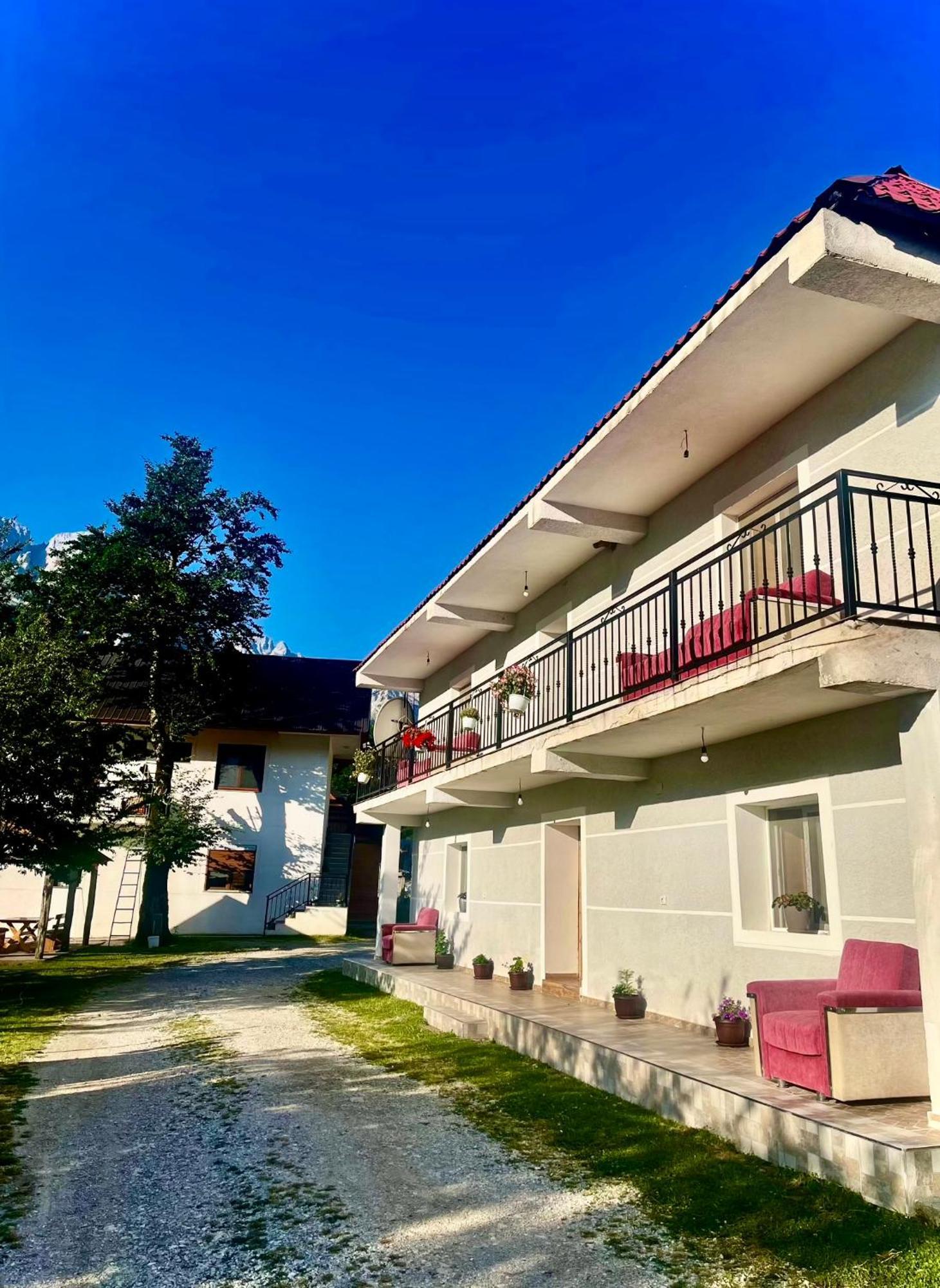 Lazer Cardaku guest house Valbone Buitenkant foto